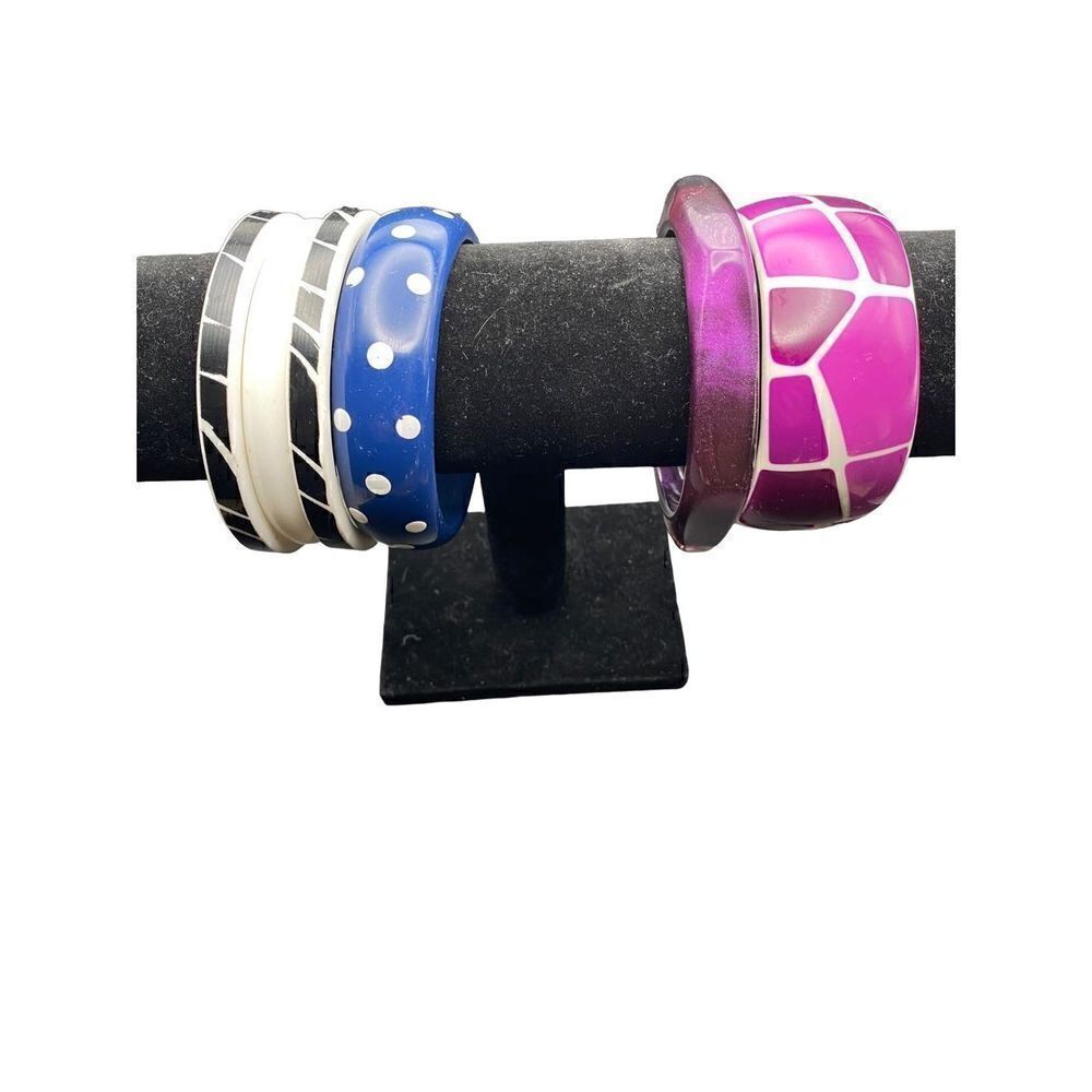 Retro set of 6 plastic acrylic bangle bracelets in black white purple and blue